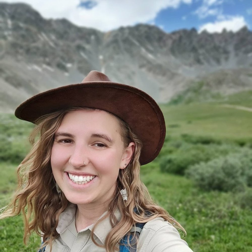 Meet Rae, @dotsontheglobe - Picture 6 of 6